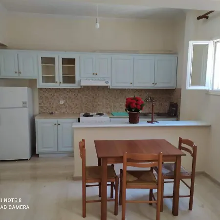 νtinas House B Tsoukaladhes