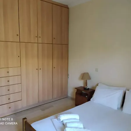 νtinas House B * Tsoukaladhes